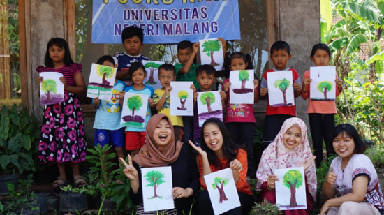 KKN UM Kembangkan Desa Berbasis Edukasi Seni | Universitas Negeri