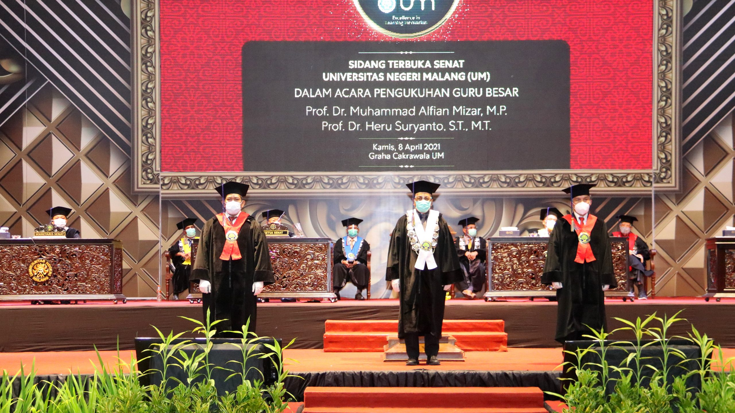 Dokumentasi Pengukuhan Guru Besar Fakultas Teknik UM, Prof. Dr. Muhammad Alfian Mizar, M.P. dan Prof. Dr. Heru Suryanto, S.T., M.T.