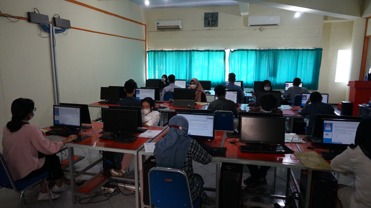 Pimpinan UM Tinjau Pelaksanaan UTBK di Unmer Malang