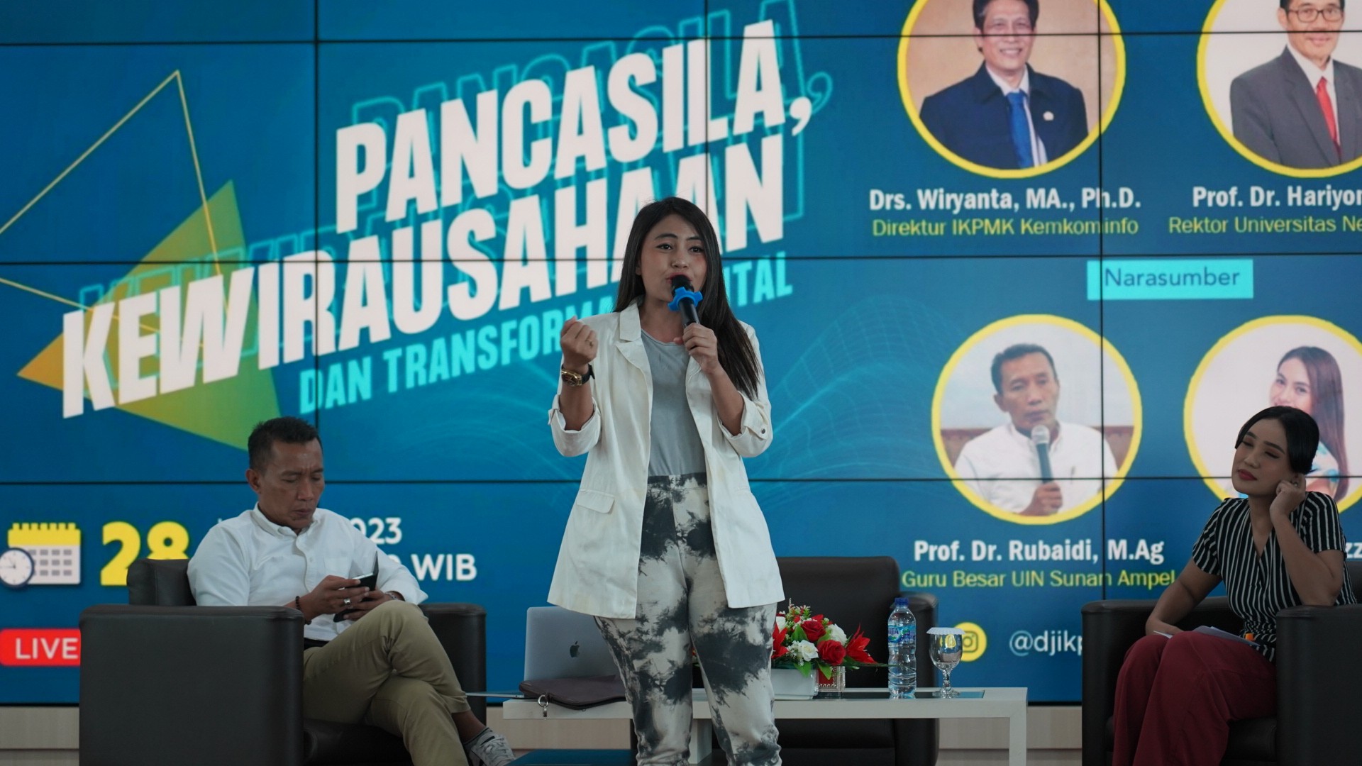 Photo of UM dan Kominfo Gelar Angkat Isu “Pancasila, Kewirausahaan dan Transformasi Digital” dalam Seminar Pancasila