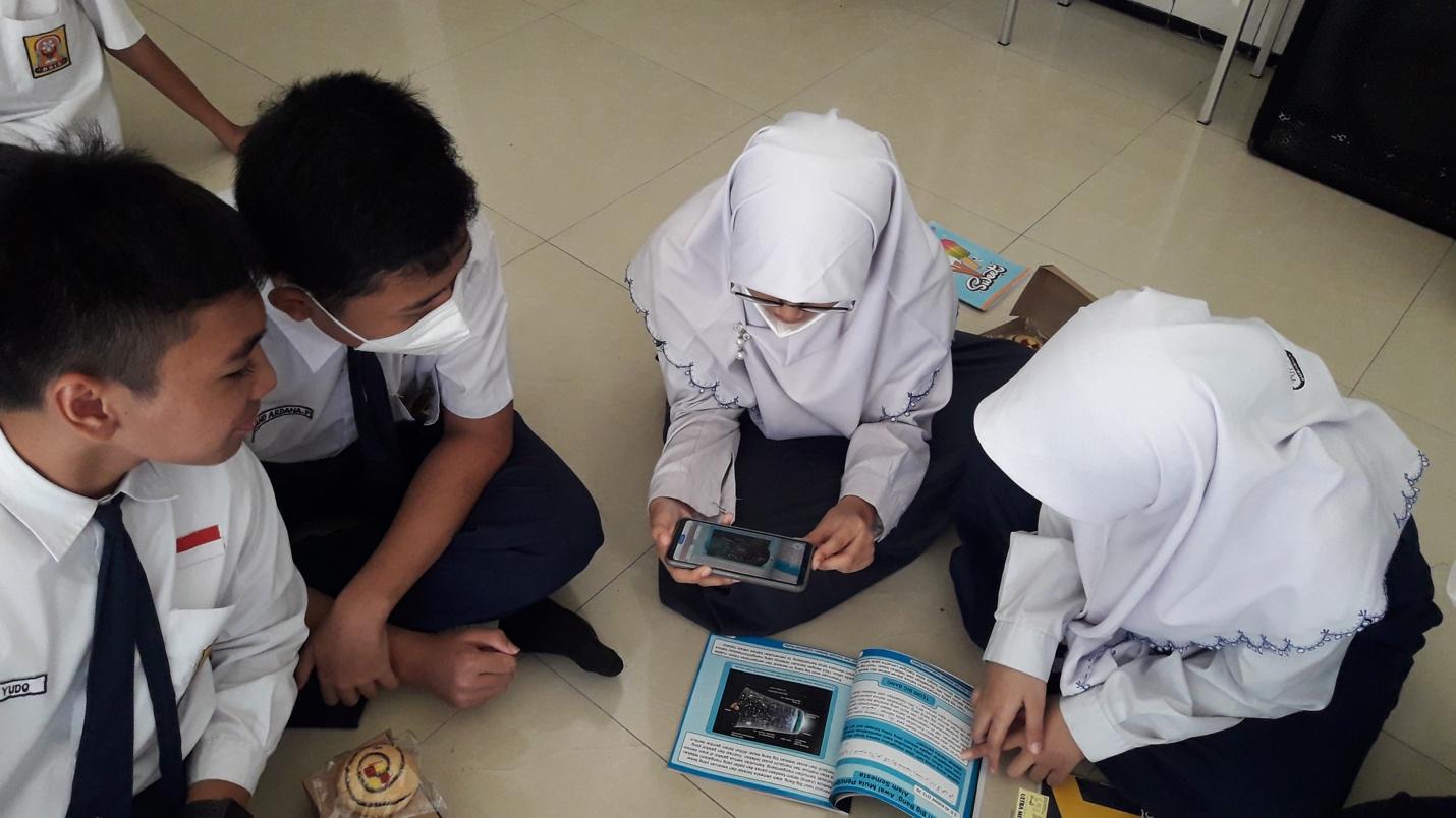 Tim Pengabdian UM Ciptakan Media Pembelajaran Sains Al-Qur’an berbasis AR