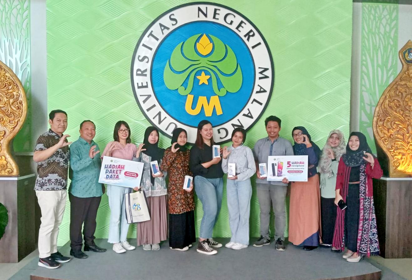 Tim Tracer Study UM Bagikan Hadiah 5 HP dan 50 Paket Pulsa kepada Alumni