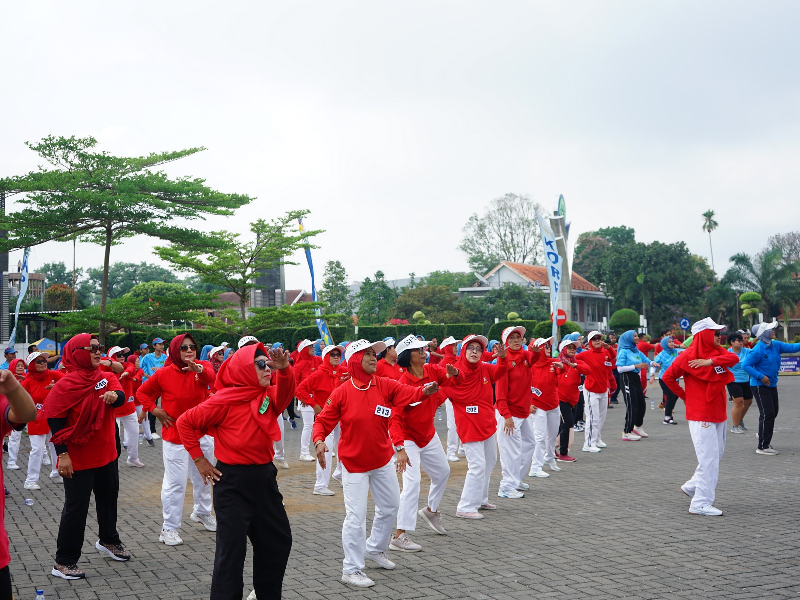 Hut Korpri Um Ke 52 Senam Bersama Di Halaman Depan Graha Rektorat Um Universitas Negeri 6091