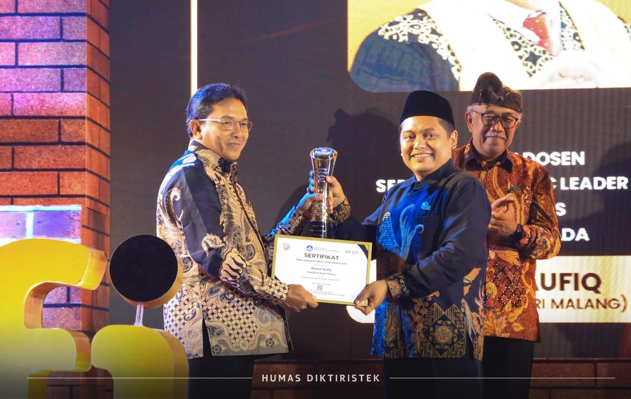 Prof. Dr. Ahmad Taufiq Sabet Anugerah Academic Leader 2023 Bidang Sains: Prestasi Cemerlang di Tingkat Nasional