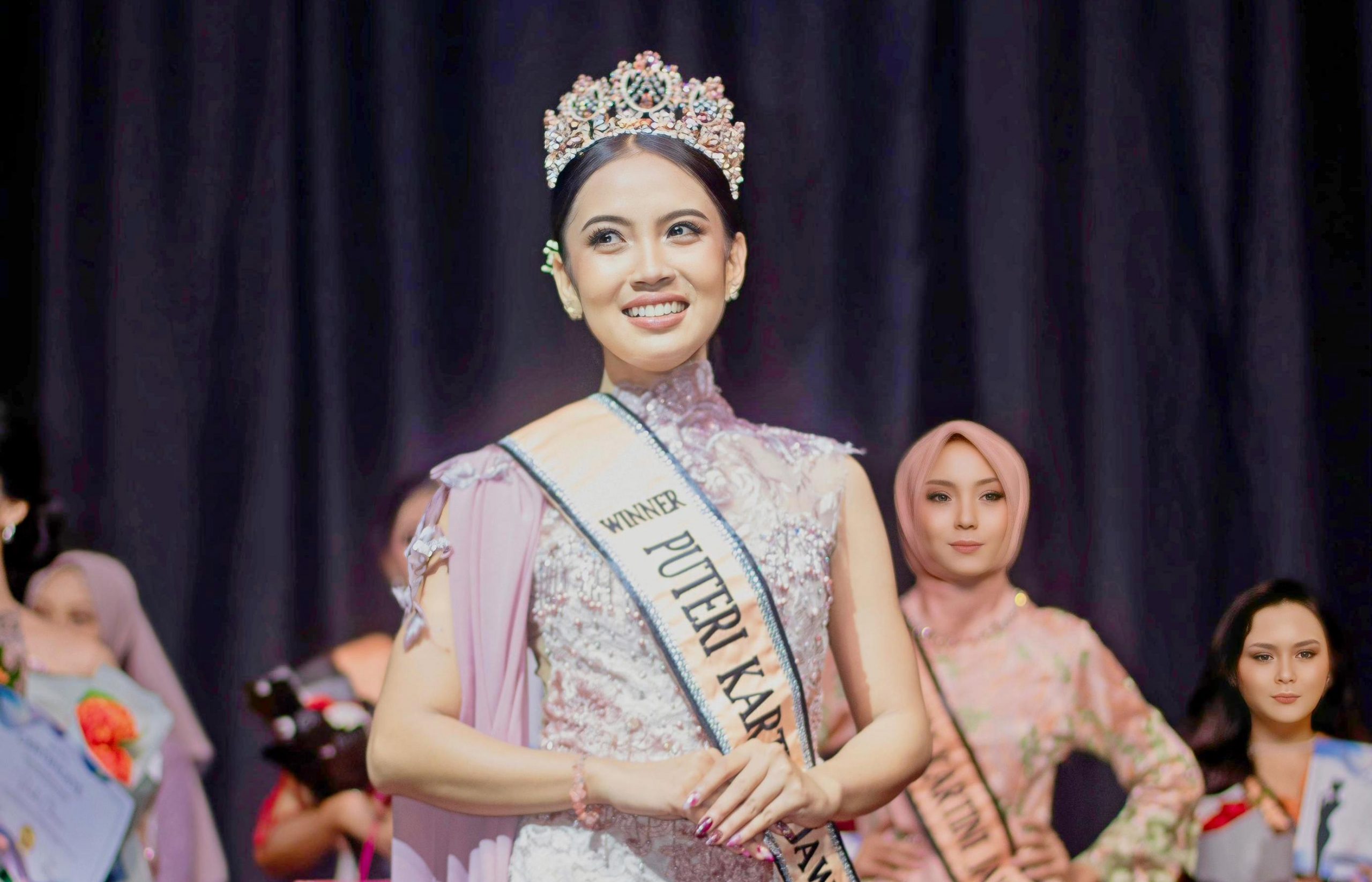 Photo of Elisa Mafrufkah, Mahasiswi UM Pemenang Puteri Kartini Jawa Timur 2024: Menginspirasi Melalui Kesenian dan Advokasi Wanita