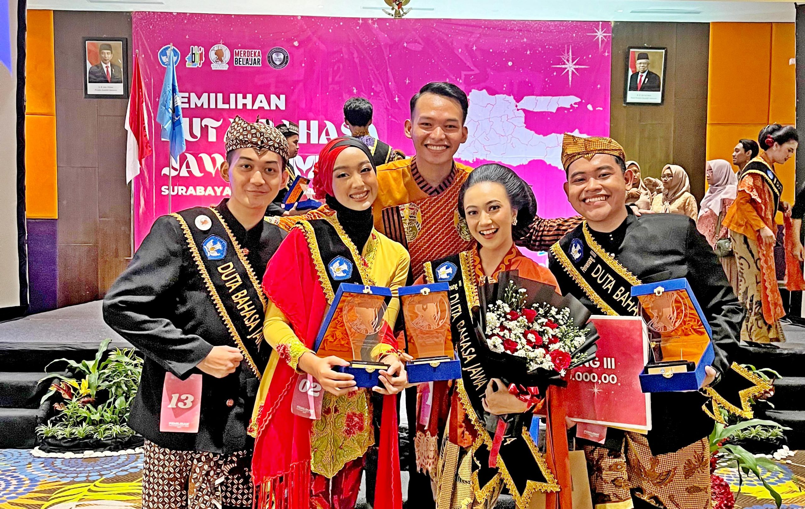 Photo of Bertabur Prestasi, UM Borong Empat Pemenang dalam Ajang Duta Bahasa Jawa Timur 2024 