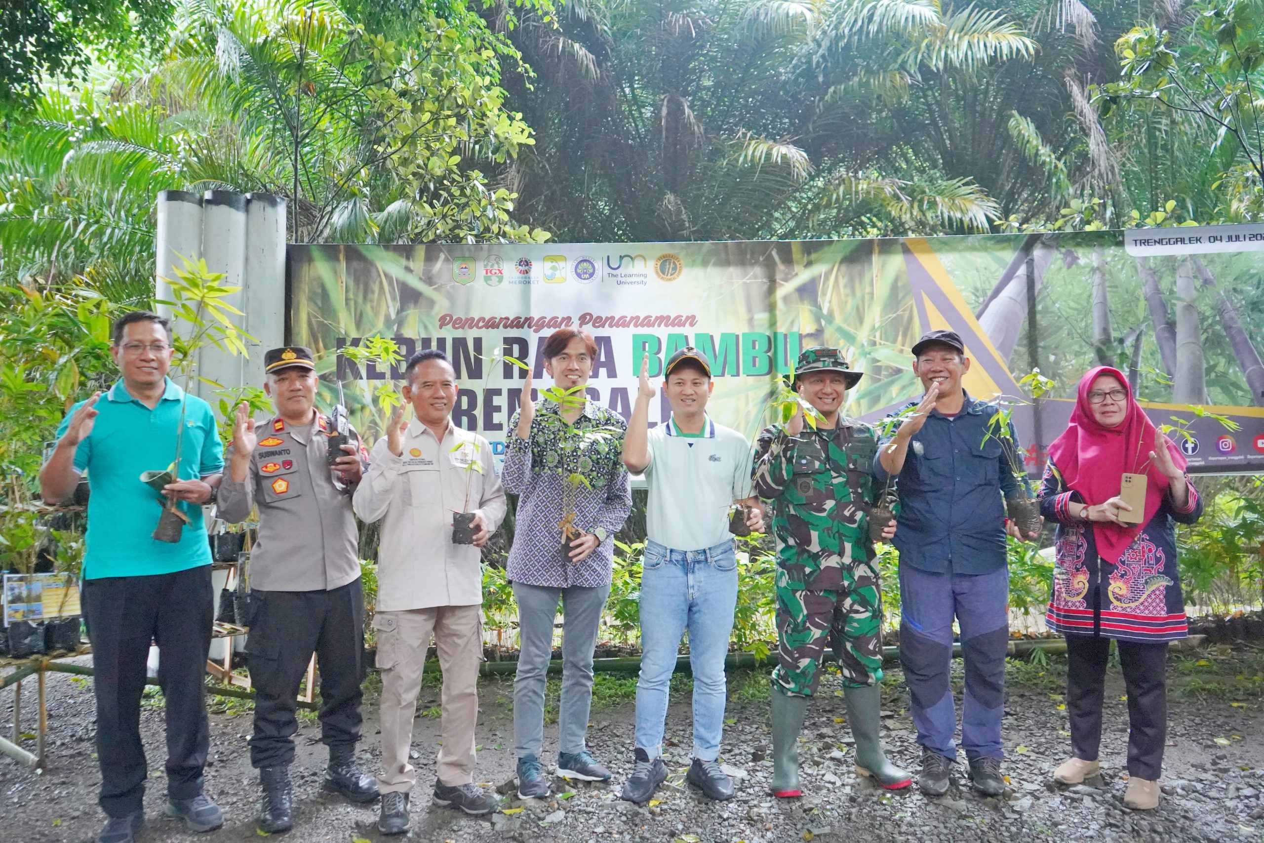 Kolaborasi Tanam Bambu Bersama Kabupaten Trenggalek, Komitmen UM Wujudkan Pembangunan Berkelanjutan