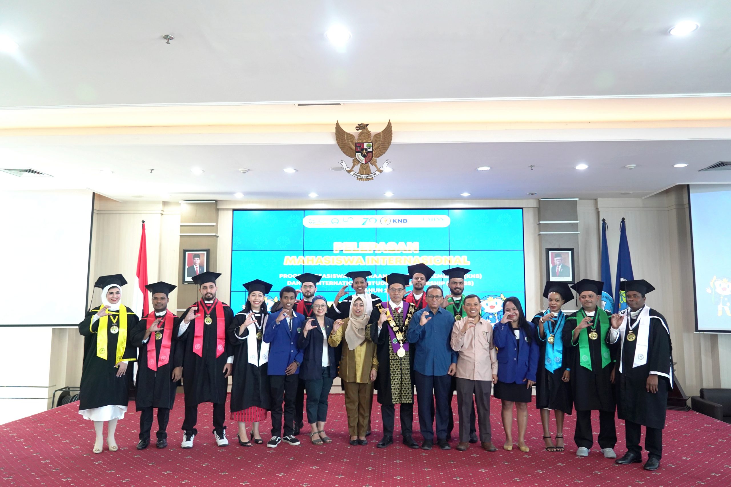 KUI UM Resmi Luluskan 16 Mahasiswa Internasional