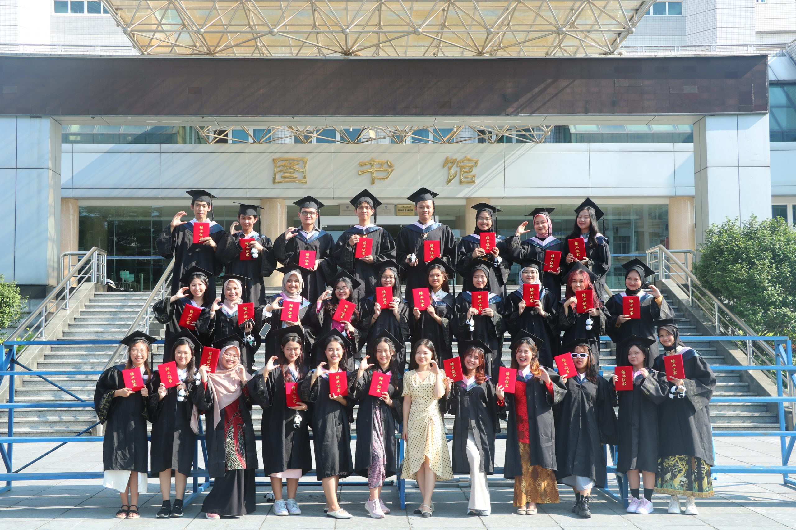 Bangga, Mahasiswa UM Berhasil Menyelesaikan Program 3+1 Student Exchange di Cina