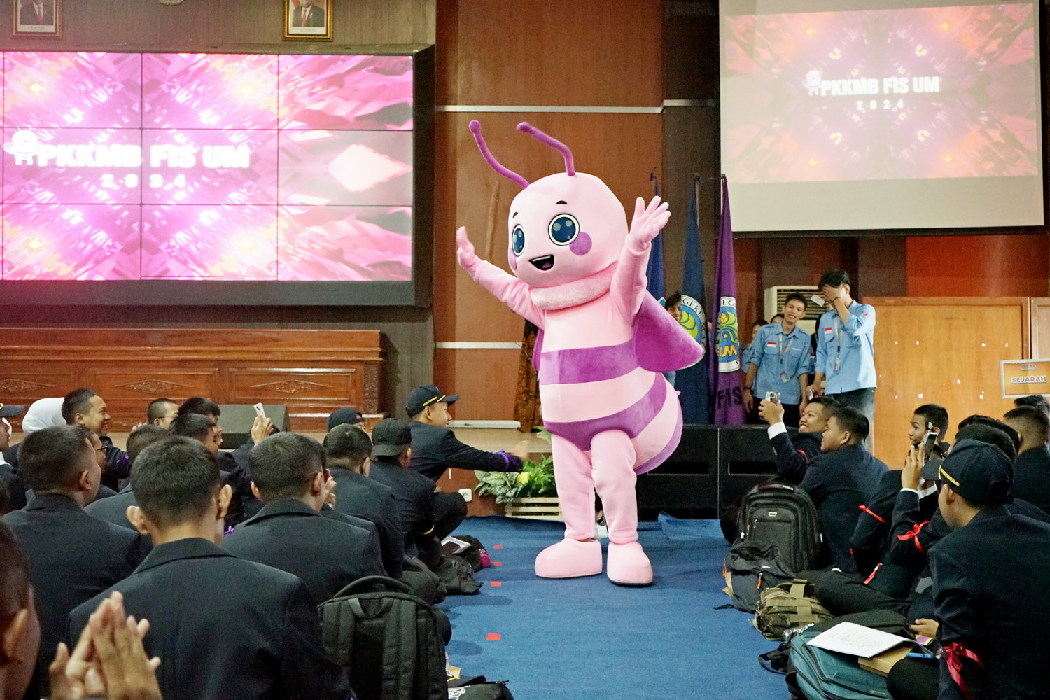 Maskot SAEBI dan Angkatan Abhipraya Dalam PKKMB FIS UM 2024