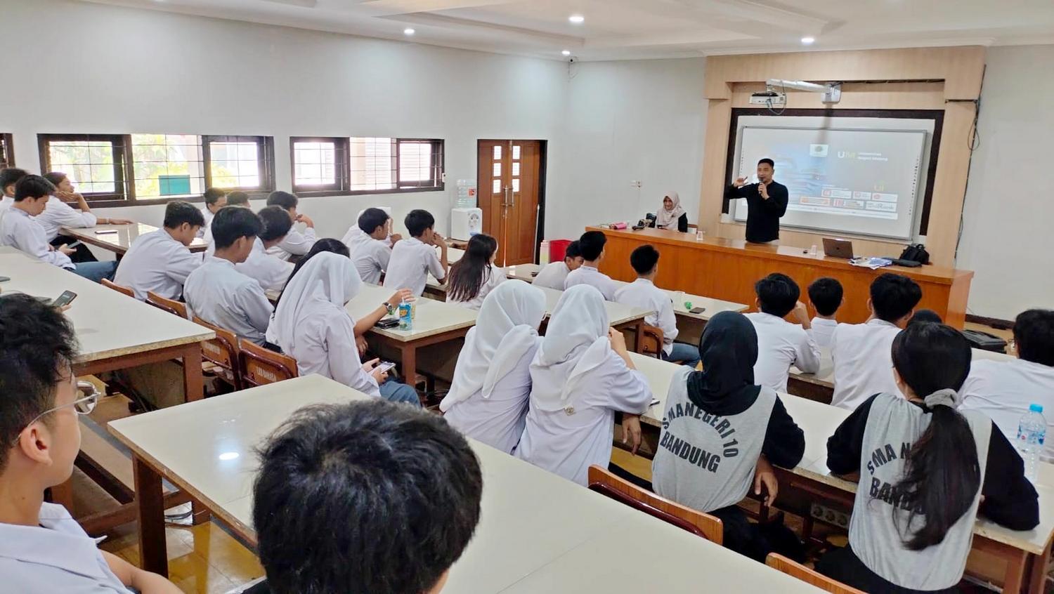 SAPA UM Tawarkan Beasiswa dan Program Unggulan di Kota Paris van Java
