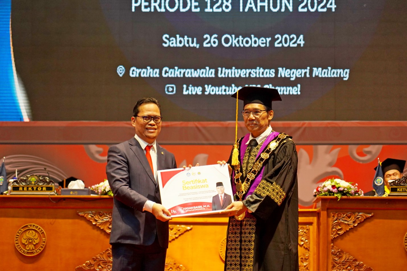 Sebuah Kehormatan: Wisuda 128 UM Terima Kedatangan Ketua PURT DPD/MPR RI