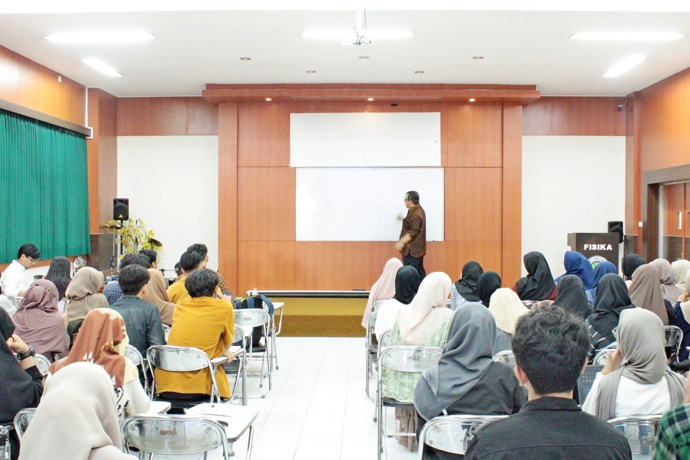 UM Dorong Pengembangan Teknologi Kuantum melalui Kuliah Tamu Berkelas Dunia