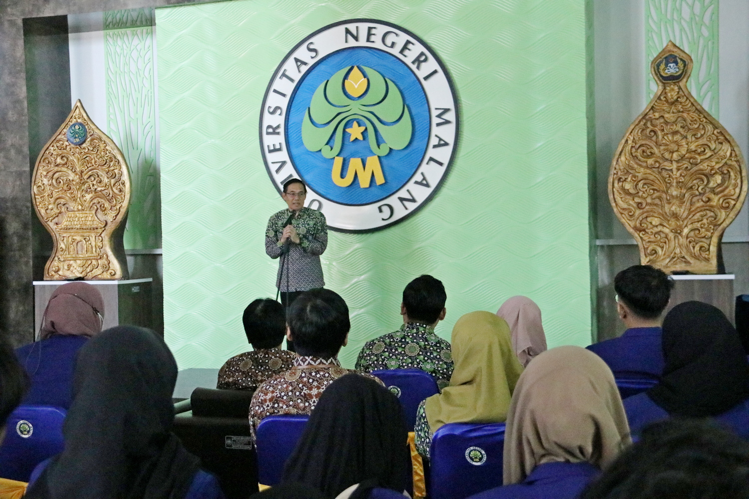 Resmi, Rektor UM lepas tiga tim ikuti PPK Organisasi Kemahasiswaan