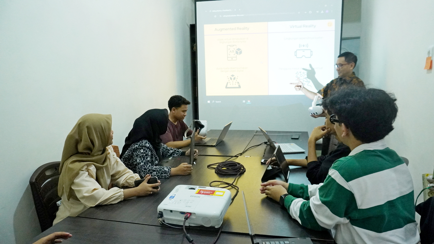 Kursus Simulasi Visual UM, Inovasi Pendidikan Berbasis Industri