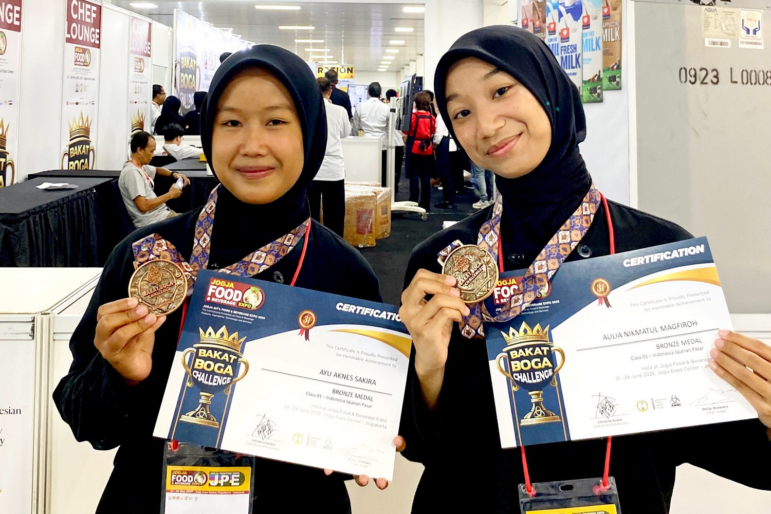 Angkat Jajanan Pasar, Dua Mahasiswa Tata Boga UM Raih Prestasi di Ajang Kompetisi Nasional