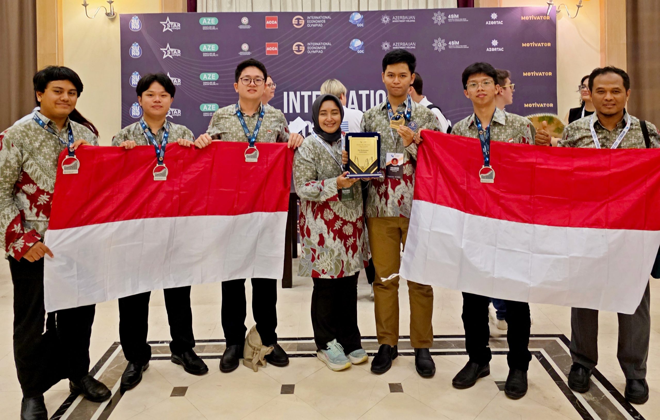 Dosen UM Ini Antar Tim Indonesia Borong Medali di IEO 2025 Azerbaijan