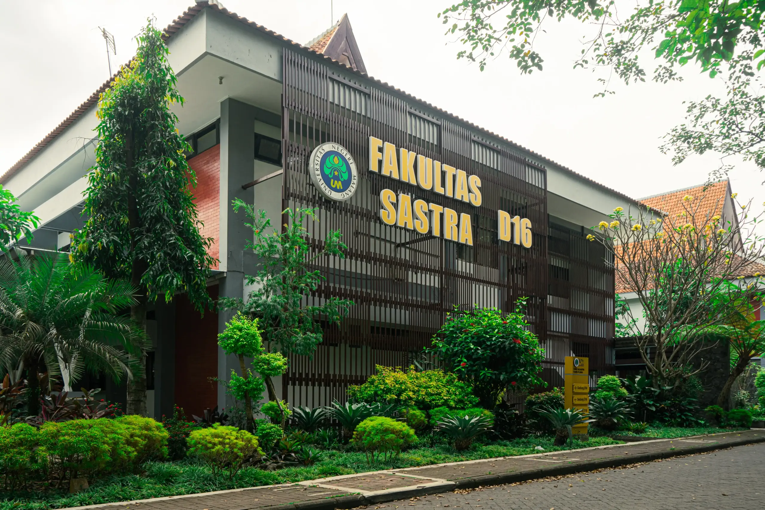 Fakultas Sastra